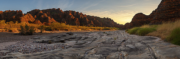 Bungles-SunriseBeehivesPano
