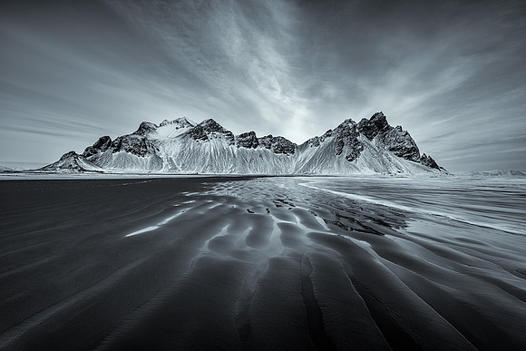 Silently Drawn to Vestrahorn